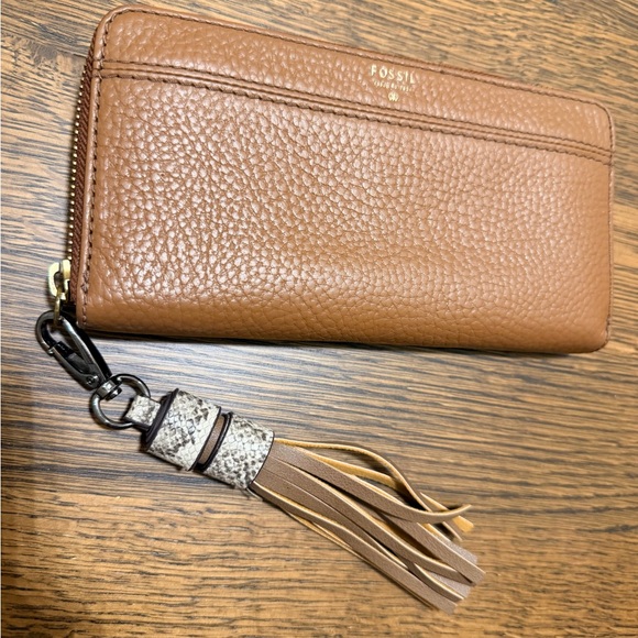 FOSSIL Pebbled Leather Large Zip Around Brown Wallet With Tassel Women’s - Picture 4 of 16